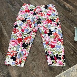 Flowered ankle pants